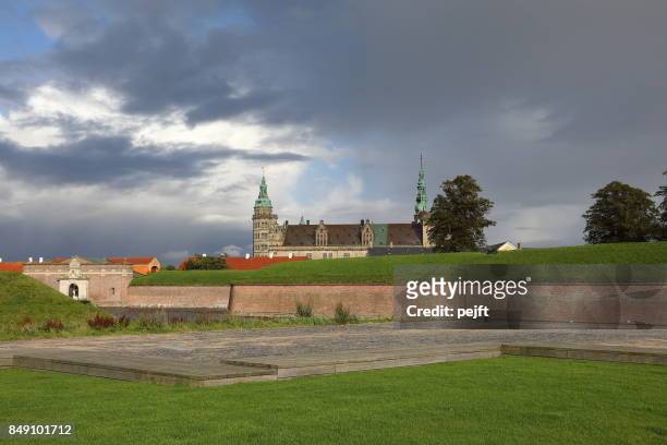 kasteel kronborg kasteel - unesco wereld erfgoed site in helsingør, denemarken - pejft stockfoto's en -beelden