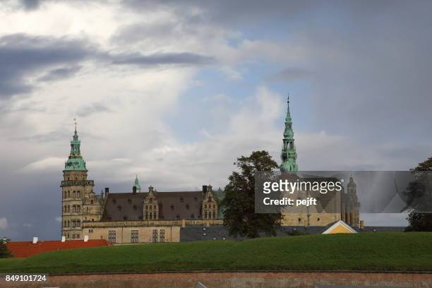 kasteel kronborg kasteel - unesco wereld erfgoed site in helsingør, denemarken - pejft stockfoto's en -beelden