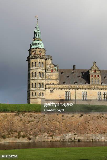 castillo de kronborg - patrimonio de la unesco mundos en elsinore, dinamarca - pejft fotografías e imágenes de stock