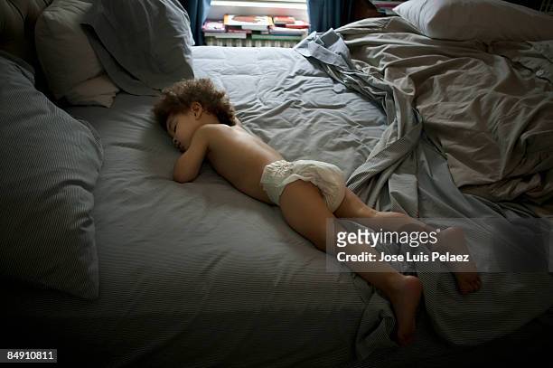 toddler boy sleeping  - black man sleeping in bed stock-fotos und bilder