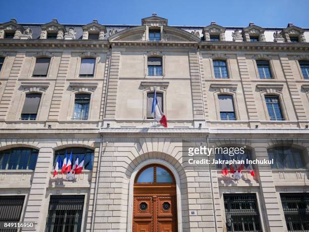 préfecture de police in paris, france - police station fotografías e imágenes de stock