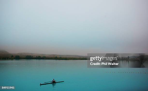 Mahe Drysdale of Auckland makes his way up the course for the Mens Premier Single Scull semifinal during day three of the New Zealand National Club...