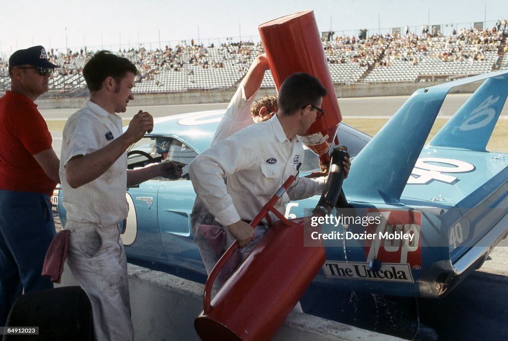 Pete Hamilton pits at Daytona 1970