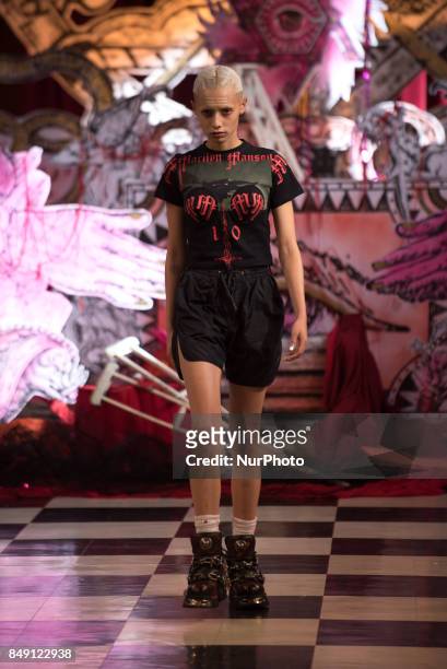 Backstage, reharsal and details ahead of the Dilara Findikoglu show during London Fashion Week September 2017 in London on September 18, 2017. Dilara...