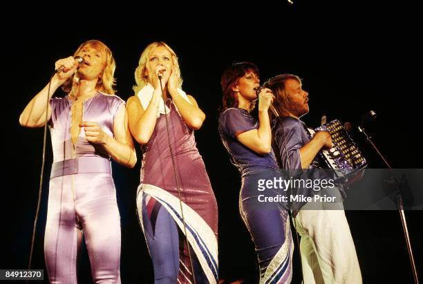 Photo of ABBA, L-R: Bjorn Ulvaeus, Agnetha Faltskog, Anni-Frid Lyngstad, Benny Andersson performing live onstage