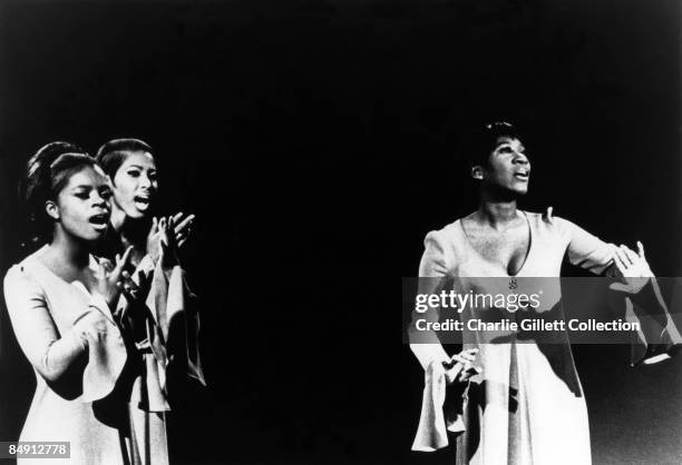 Photo of Sarah DASH and Nona HENDRIX and Patti LABELLE; Singing live on stage with the Blue Belles,
