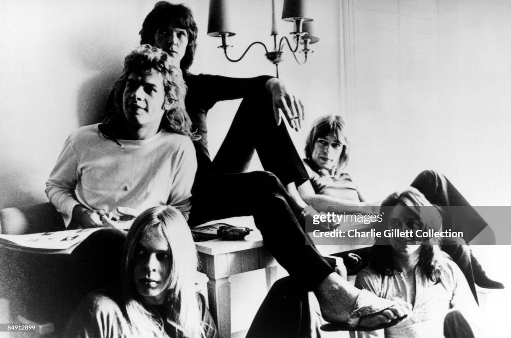 Photo of Jon ANDERSON and Steve HOWE and Chris SQUIRE and Bill BRUFORD and Rick WAKEMAN and YES