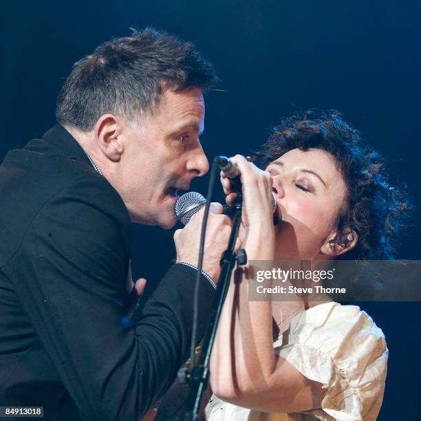 Photo of DEACON BLUE and Lorraine McINTOSH and Ricky ROSS, Ricky Ross and Lorraine McIntosh performing on stage