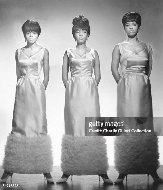 Photo of Cindy BIRDSONG and SUPREMES and Diana ROSS and Mary WILSON; Posed group shot. L - R: Diana Ross, Mary Wilson, Cindy Birdsong
