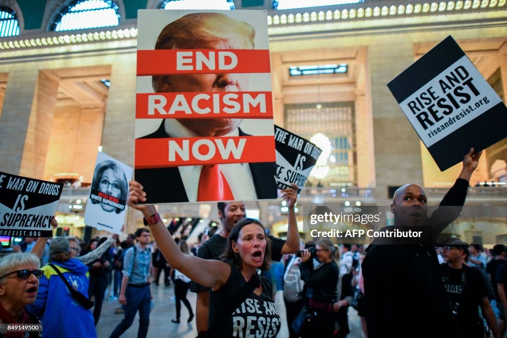 TOPSHOT-US-POLITICS-TRUMP-PROTEST