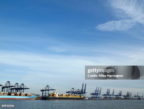 cranes and vessels at the port of felixstowe - felixstowe stock pictures, royalty-free photos & images