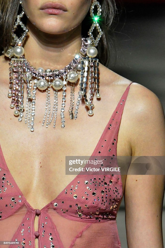 TOPSHOP - Runway - LFW September 2017