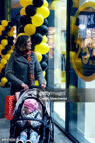 black friday - black friday shopping - fotografias e filmes do acervo