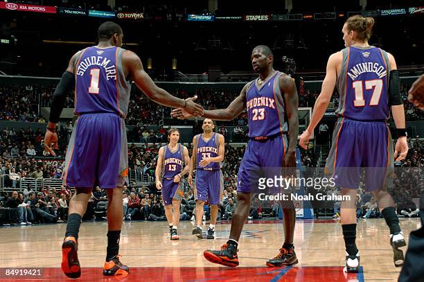 Amar'e Stoudemire and Shaquille O'Neal of the Phoenix Suns slap hands while teammate Louis Amundson looks on during their game against the Los...