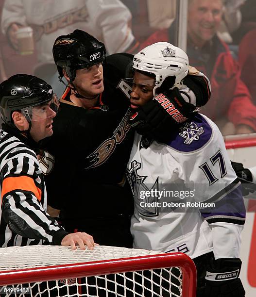 Wayne Simmonds of the Los Angeles Kings scuffles behind the net against Chris Pronger of the Anaheim Ducks during the game on February 18, 2009 at...