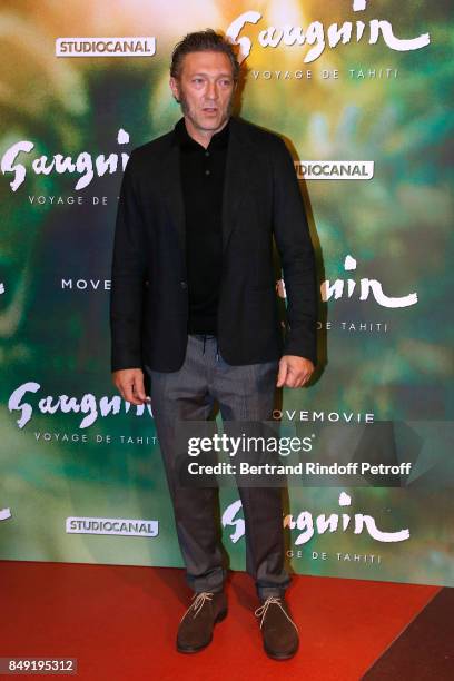 Actor of the movie Vincent Cassel attends the "Gauguin, Voyage de Tahiti" Paris Premiere at Cinema Gaumont Capucine on September 18, 2017 in Paris,...