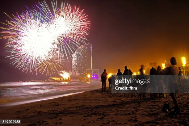 barcelona - fireworks on the beach of la barceloneta at new years eve (catalonia/ spain) - barcellona night foto e immagini stock