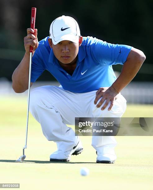 Anthony Kim of the USA lines up a putt on the 17th hole during day one of the 2009 Johnnie Walker classic held at The Vines Resort and Country Club...