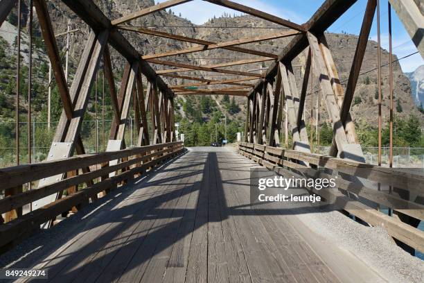 wooden bridge in south cariboo - cariboo stockfoto's en -beelden