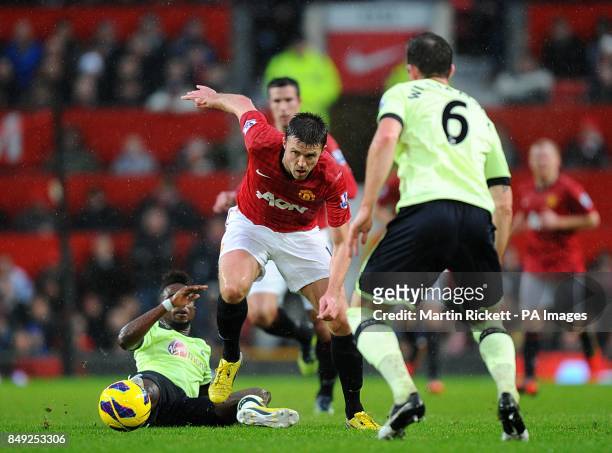 Newcastle United's Gael Bigirimana and Manchester United's Michael Carrick battle for the ball