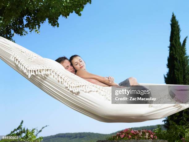couple relaxing on hammock - casal heterossexual imagens e fotografias de stock
