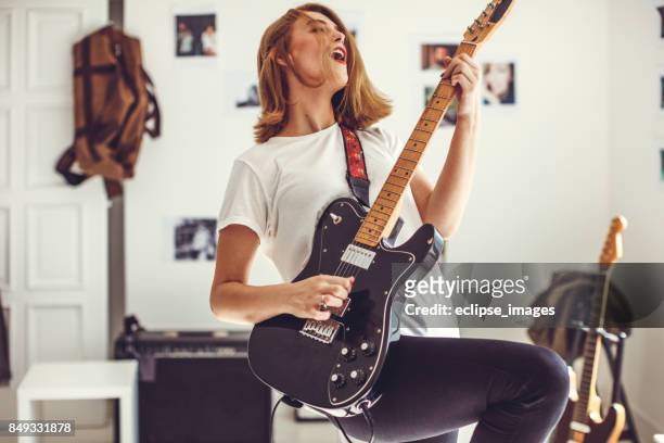 let's rock - guitarist stockfoto's en -beelden