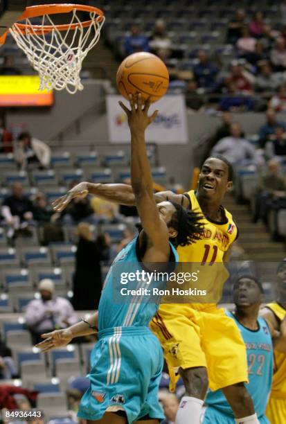 Dewitt Scott of the Fort Wayne Mad Ants looks to block the shot of David Bailey of the Sioux Falls SkyForce at Allen County Memorial Coliseum on...