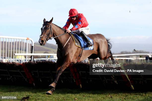 Susquehanna River ridden by Sam Twiston-Davies in the Jenny Appleton & Family Maiden Hurdle at Ludlow