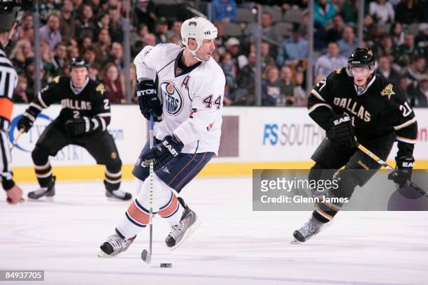 Sheldon Souray of the Edmonton Oilers skates against Loui Eriksson of the Dallas Stars on February 19, 2009 at the American Airlines Center in...