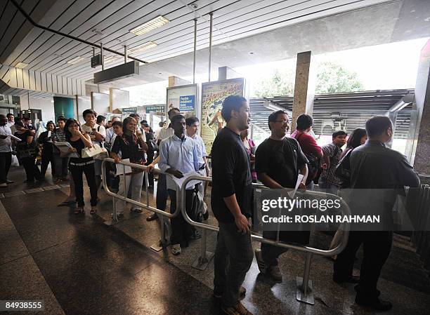 Queue Line Job 749 Job Interview Queue Stock Photos, High-Res Pictures, and Images ...