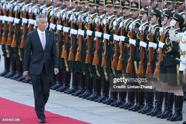Chinese Premier Li Keqiang and Singapore Prime Minister, Lee Hsien Loong view a guard of honour during a welcoming ceremony outside the Great Hall of...