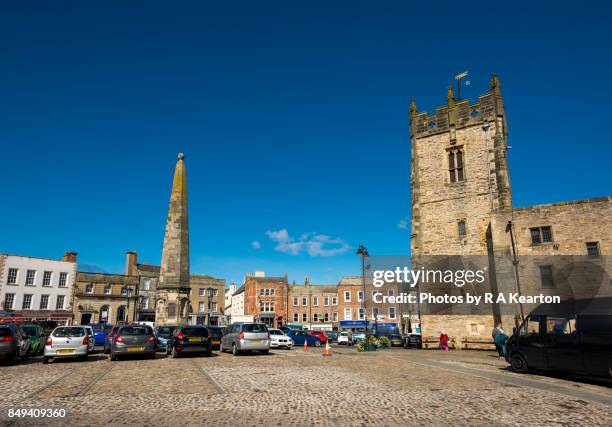 the market square at richmond, north yorkshire, england - town square market stock pictures, royalty-free photos & images