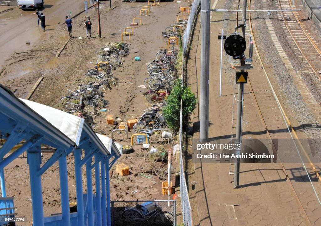 Typhoon Barrels Into Hokkaido After Leaving 1 Dead, 1 Missing