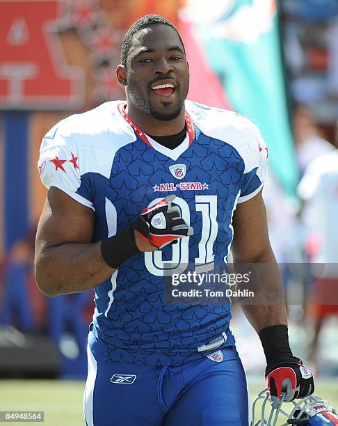 Justin Tuck of the New York Giants runs onto the field during NFC pre-game introductions before the NFL Pro Bowl in Aloha Stadium on February 8, 2009...