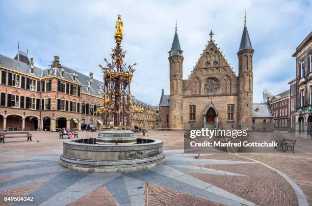 binnenhof the hague - ビネンホフ ストックフォトと画像