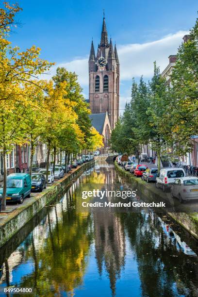 oude kerk and oude delft - delft stock-fotos und bilder