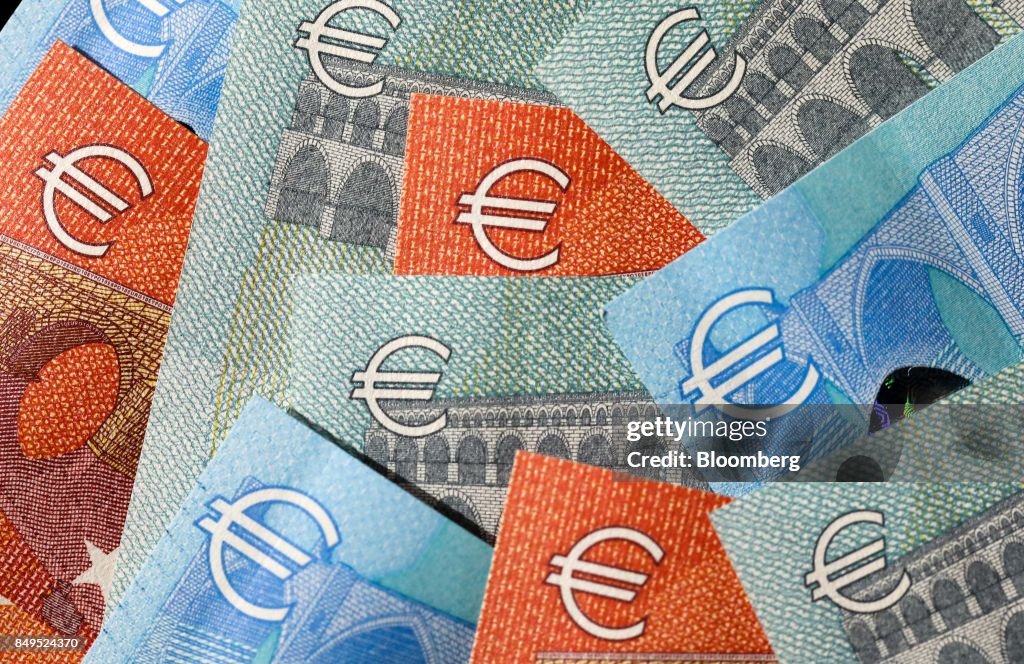 Euro Notes As Currency Headed For Fourth Daily Advance