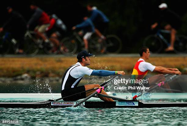 Mahe Drysdale of Auckland leads over Rob Waddell of Waikato in the final of the Mens Premier Single Scull during day five of the New Zealand National...