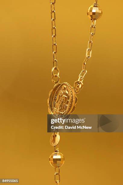 Jewelry is seen in a sidewalk window display on February 20, 2009 in Los Angeles, California. Gold futures finished the day above $1,000 an ounce for...