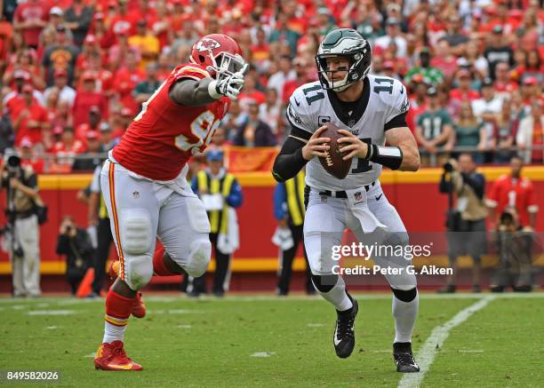 Quarterback Carson Wentz of the Philadelphia Eagles scrambles away from defensive linemen Rakeem Nunez-Roches of the Kansas City Chiefs during the...