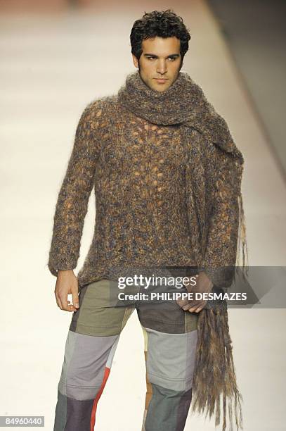 Model presents an outfit of the Francis Montesinos Autumn-Winter 2009/10 collection at the Cibeles Madrid Fashion Week in Madrid on February 21,...