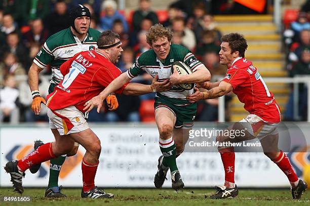Sam Vesty of Leicester makes a break during the Guinness Premiership match between Leicester Tigers and Worcester Warriors at Welford Road on...
