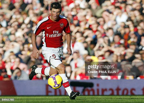 Arsenal's Russian midfielder Andrei Arshavin runs with the ball against Sunderland during their English Premier League football match at The Emirates...