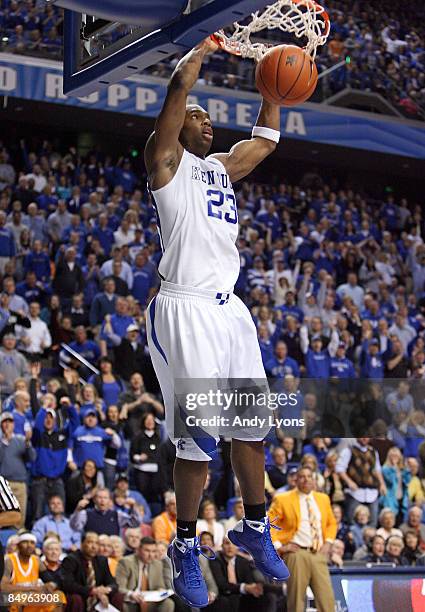 Jodie Meeks of the Kentucky Wildcats dunks the ball during the SEC game against the Tennessee Volunteers at Rupp Arena on February 21, 2009 in...