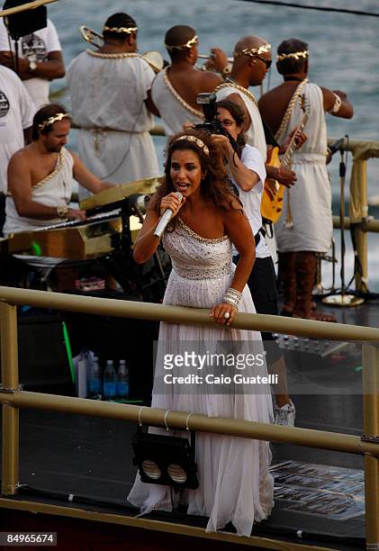 Brazilian singer Ivete Sangalo during her presentation with the Cerveja and Cia music truck at the Barra-Ondina track of Salvador's carnival on...