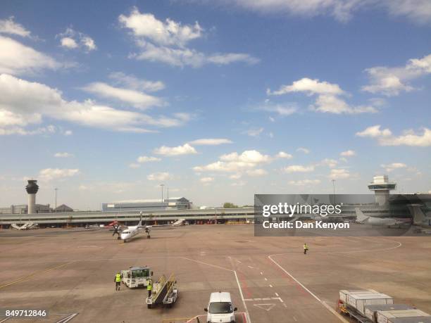 manchester airport - manchester airport stock pictures, royalty-free photos & images