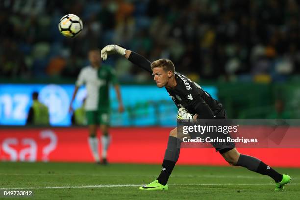 Sporting CP goalkeeper Romain Salin from France during the match between Sporting CF v CS Maritimo for the Taca da Liga 2017/2018 at Estadio do...