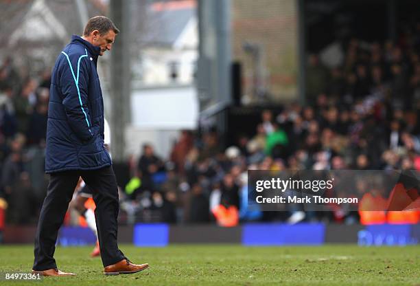 Tony Mowbray manager of West Bromwich Albion looks despondent following the Barclays Premier League match between Fulham and West Bromwich Albion at...