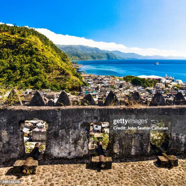 the sultan's fort on anjouan island - mutsamudu stock-fotos und bilder