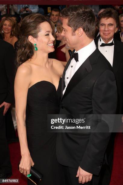 Actors Angelina Jolie and Brad Pitt arrive at the 81st Annual Academy Awards held at Kodak Theatre on February 22, 2009 in Los Angeles, California.